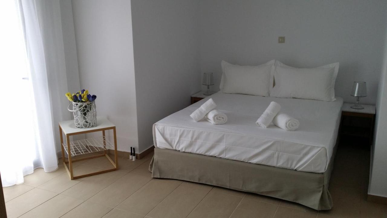 Niovi Boutique Apartments Афитос Екстериор снимка