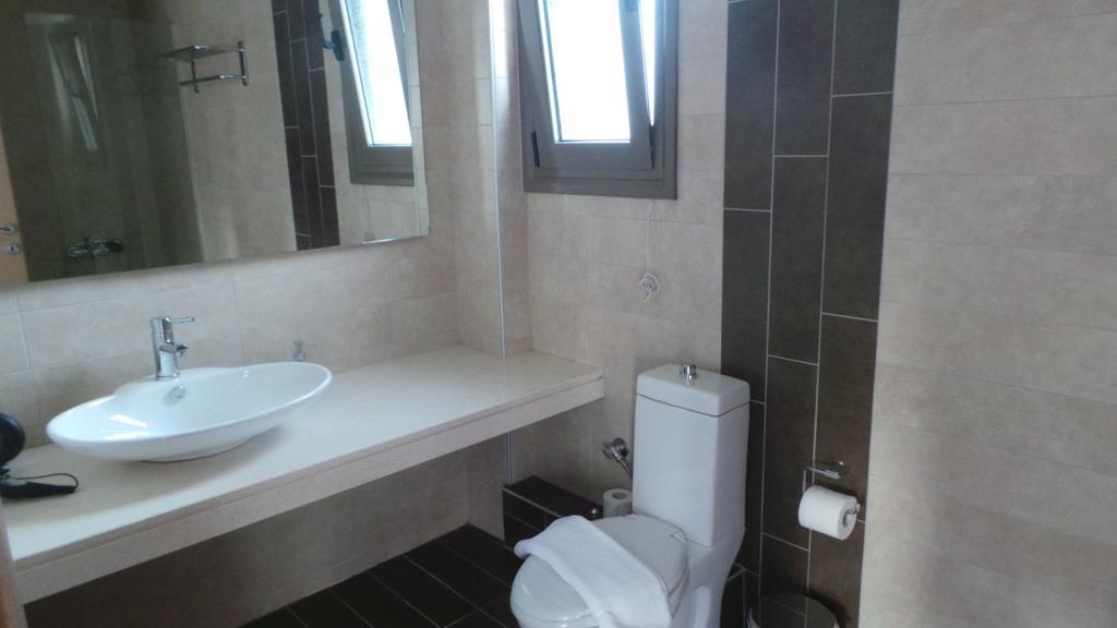 Niovi Boutique Apartments Афитос Стая снимка