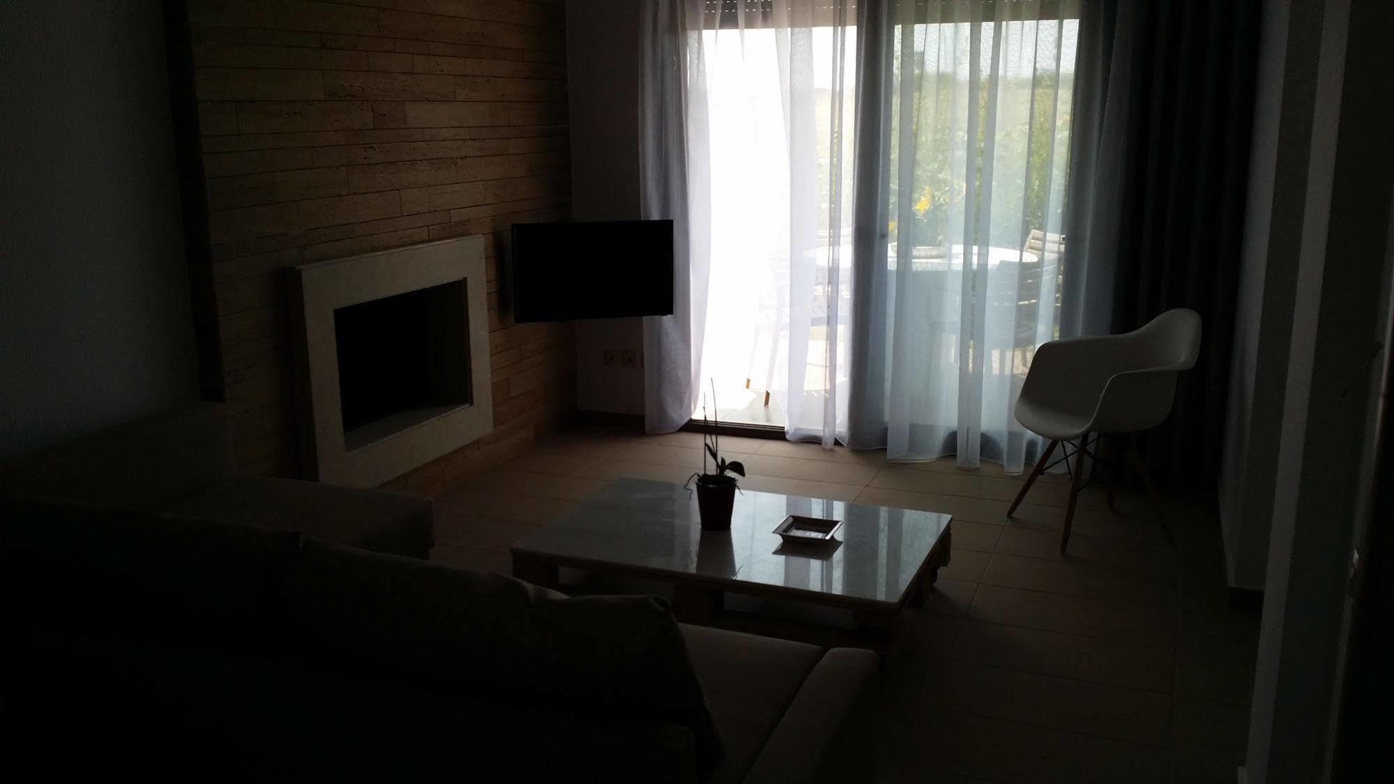 Niovi Boutique Apartments Афитос Екстериор снимка