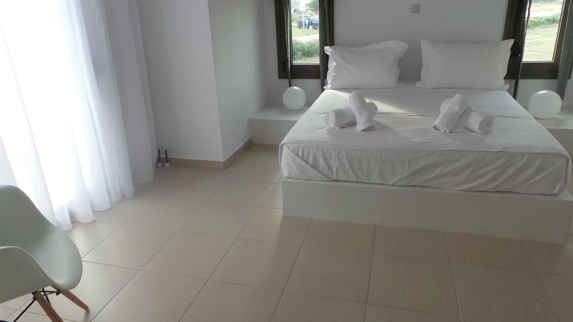 Niovi Boutique Apartments Афитос Екстериор снимка
