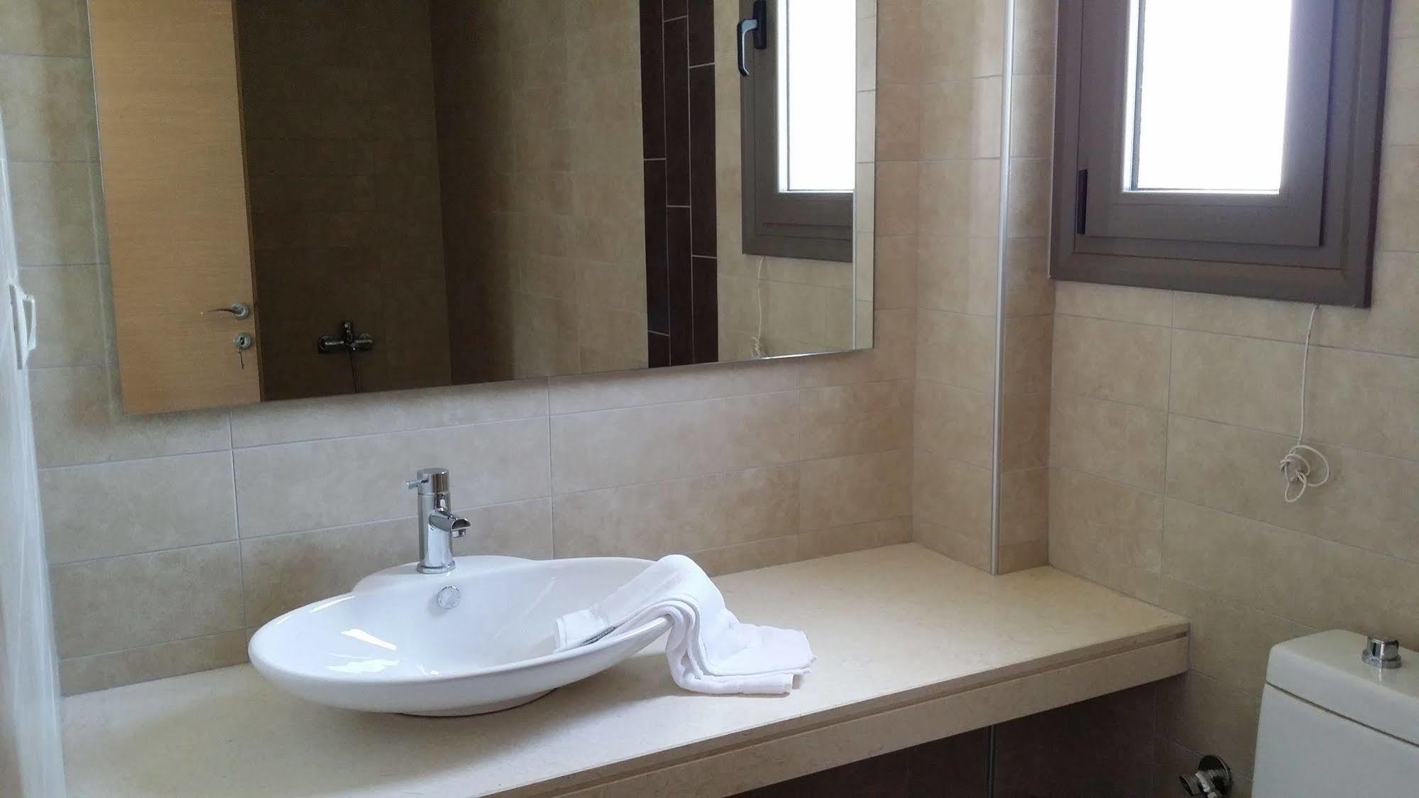 Niovi Boutique Apartments Афитос Екстериор снимка